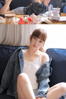 翁公含着她的乳